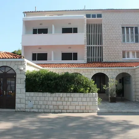 Covahouse Apartment Jelsa  Exterior photo