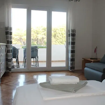 Covahouse Apartment Jelsa  Exterior photo