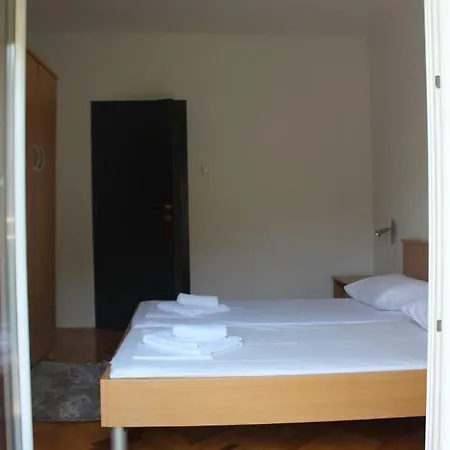 Covahouse Apartment Jelsa  Exterior photo