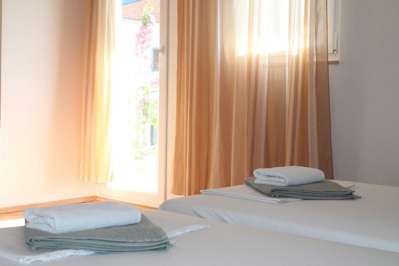 Covahouse * Jelsa (Hvar)